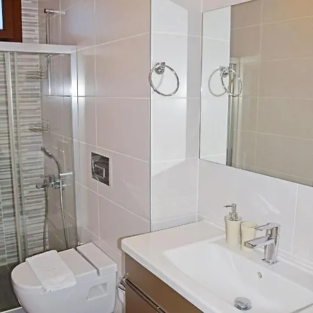 Albina Villa *