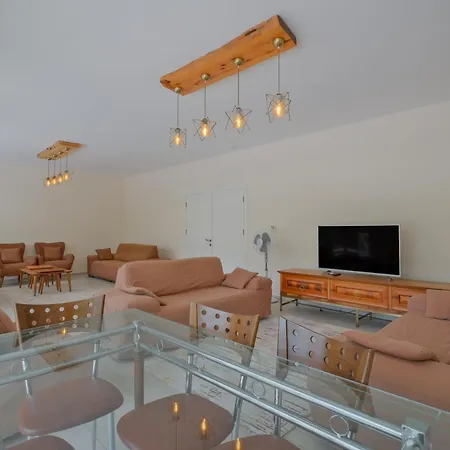 Albina Villa