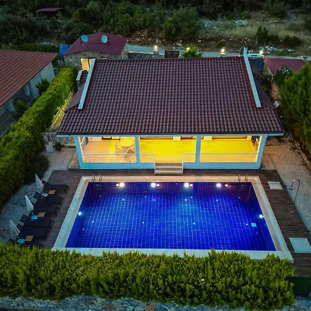 Albina Villa *